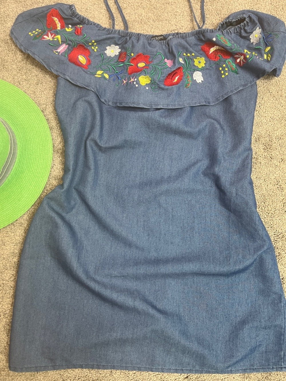 Chambray Embroidered Dress NWT Ci Sono Size Junior Large or Women’s Size Small